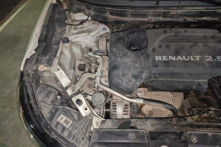 Used Renault Koleos 2017 2.5L Four-Wheel Drive Ultimate Edition Engine Bay Right