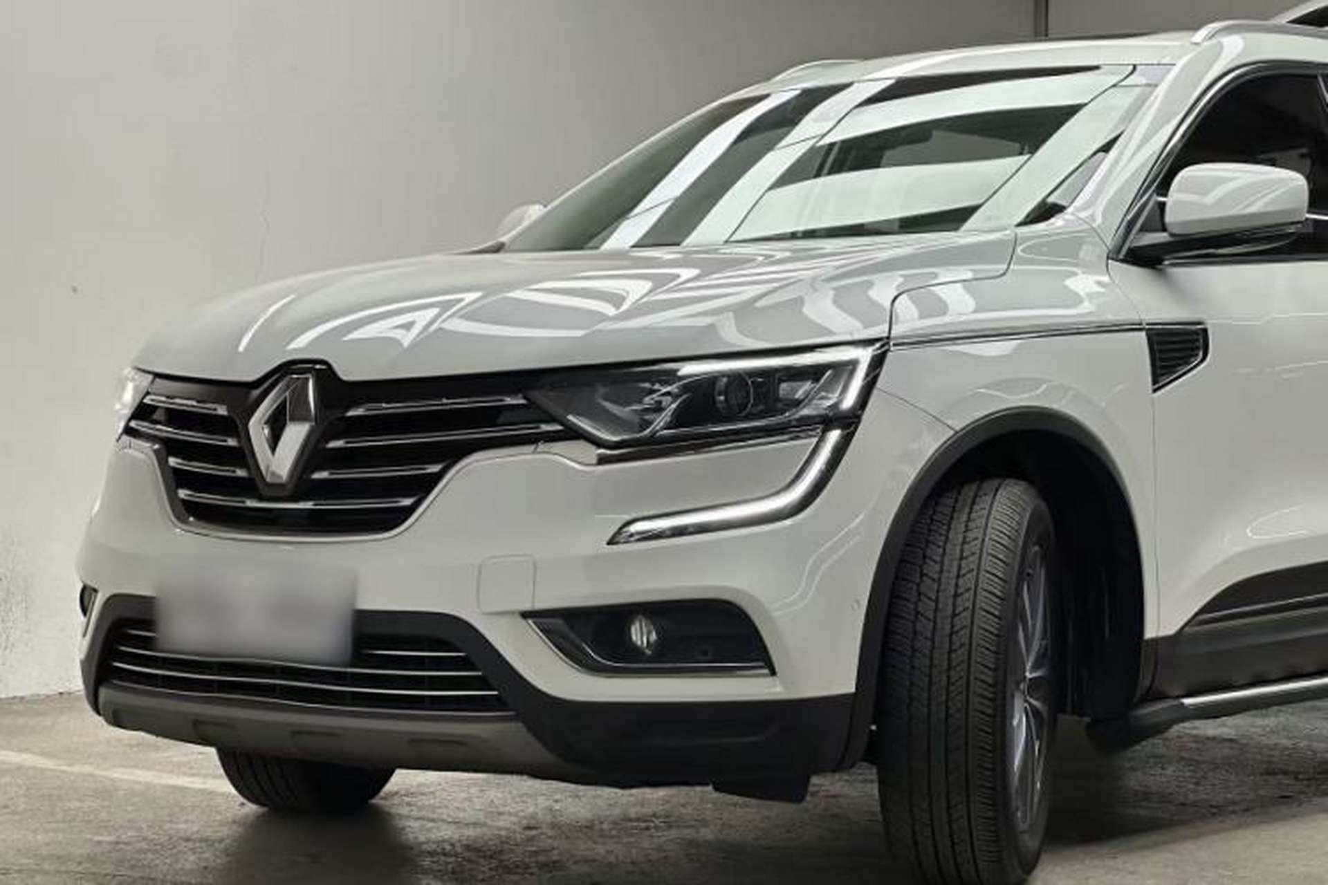 Used Renault Koleos 2017 2.5L Four-Wheel Drive Ultimate Edition Exterior 5