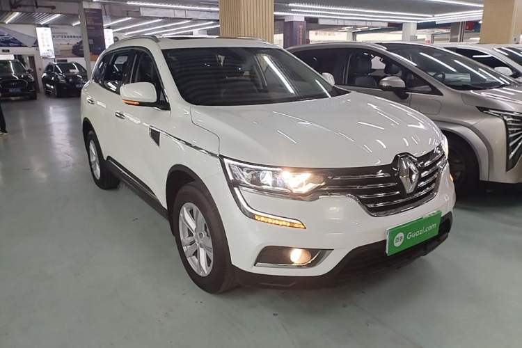 Used Renault Koleos 2017 2.0L Two-Wheel Drive Luxury Edition Front Right 45 Deg