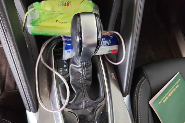 Used Renault Koleos 2017 2.0L Two-Wheel Drive Luxury Edition Gear Lever