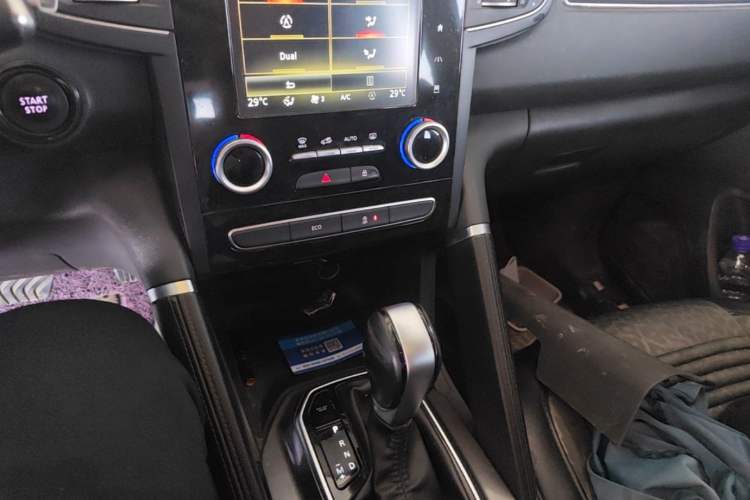 Used Renault Koleos 2017 2.0L Two-Wheel Drive Luxury Edition Gear Lever