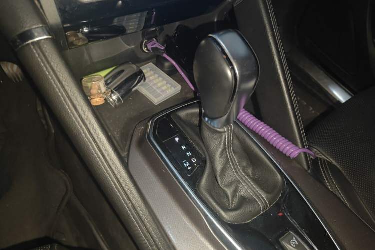 Used Renault Koleos 2017 2.0L Two-Wheel Drive Luxury Edition Gear Lever