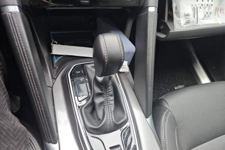 Used Renault Koleos 2017 2.0L Two-Wheel Drive Luxury Edition Gear Lever