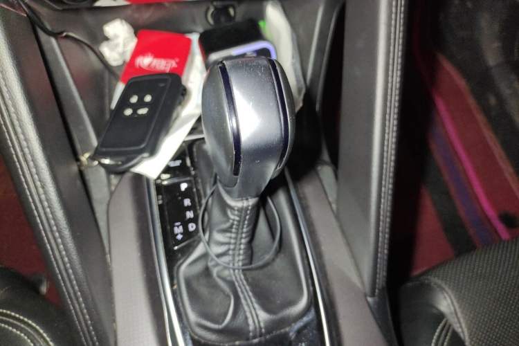 Used Renault Koleos 2017 2.0L Two-Wheel Drive Luxury Edition Gear Lever