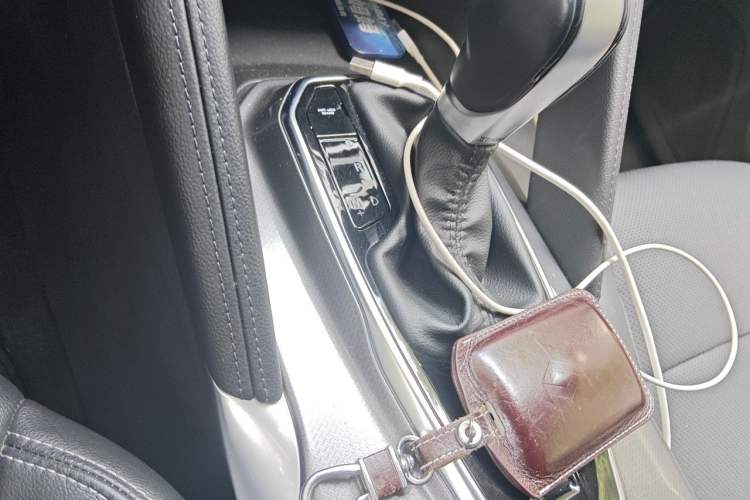 Used Renault Koleos 2017 2.0L Two-Wheel Drive Luxury Edition Gear Lever