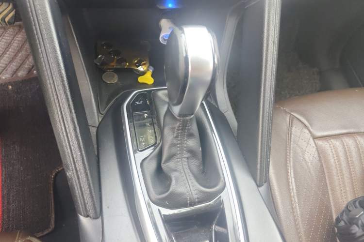 Used Renault Koleos 2017 2.0L Two-Wheel Drive Comfort Edition Gear Lever
