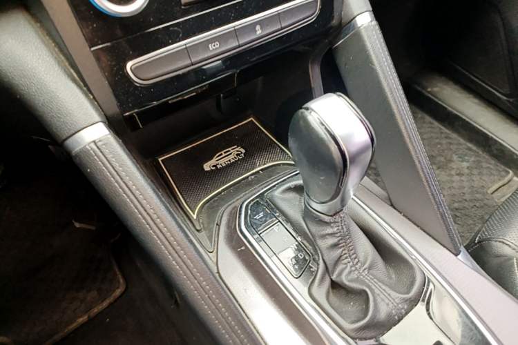 Used Renault Koleos 2017 2.0L Two-Wheel Drive Luxury Edition Gear Lever
