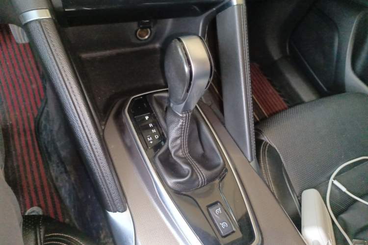 Used Renault Koleos 2017 2.0L Two-Wheel Drive Luxury Edition Gear Lever
