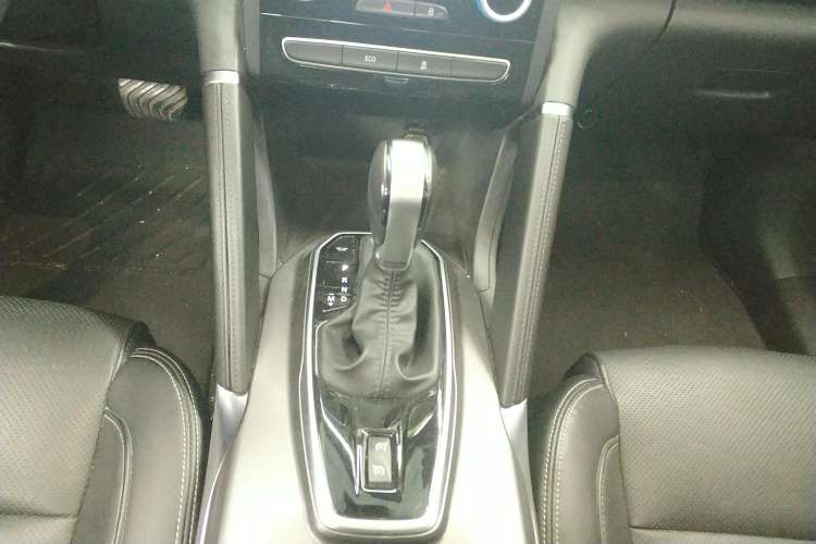 Used Renault Koleos 2017 2.0L Two-Wheel Drive Luxury Edition Gear Lever