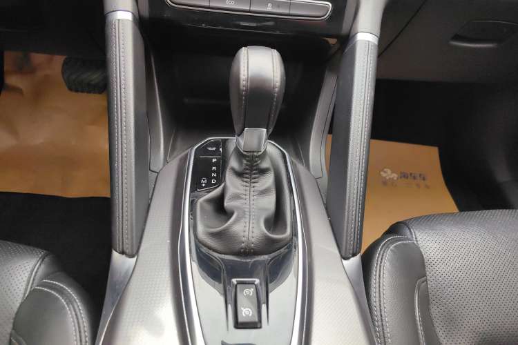 Used Renault Koleos 2017 2.0L Two-Wheel Drive Luxury Edition Gear Lever