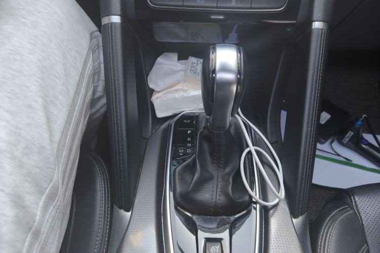 Used Renault Koleos 2017 2.5L Four-Wheel Drive Premium Edition Gear Lever
