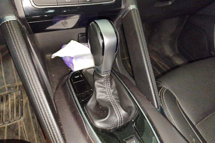 Used Renault Koleos 2017 2.5L Four-Wheel Drive Premium Edition Gear Lever