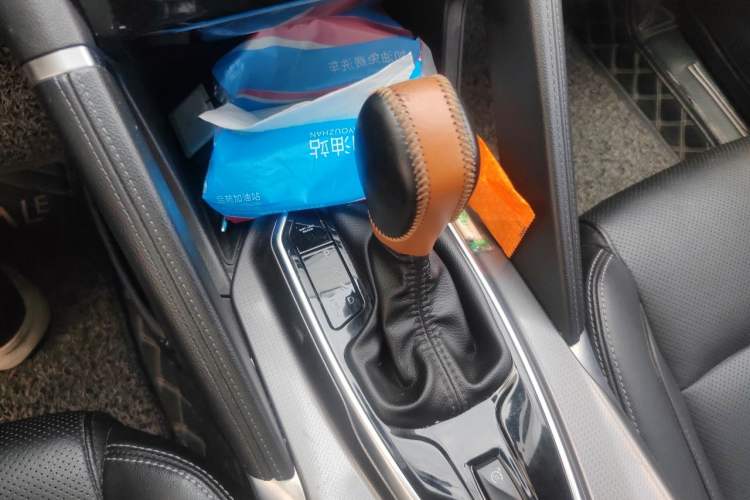 Used Renault Koleos 2017 2.0L Two-Wheel Drive Luxury Edition Gear Lever