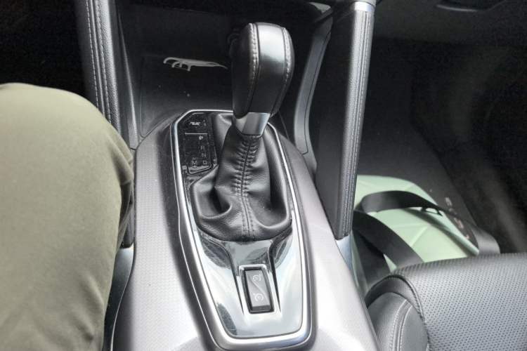 Used Renault Koleos 2017 2.0L Two-Wheel Drive Luxury Edition Gear Lever