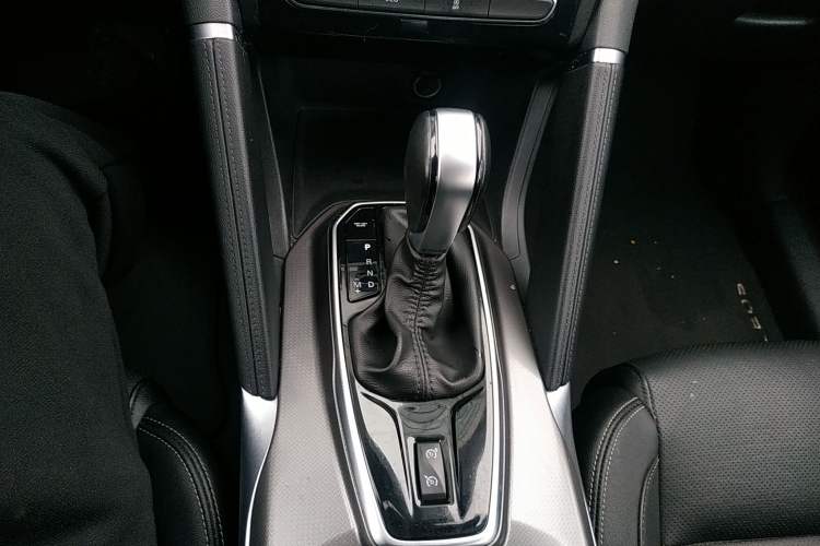 Used Renault Koleos 2017 2.5L Two-Wheel Drive Prestige Edition Gear Lever