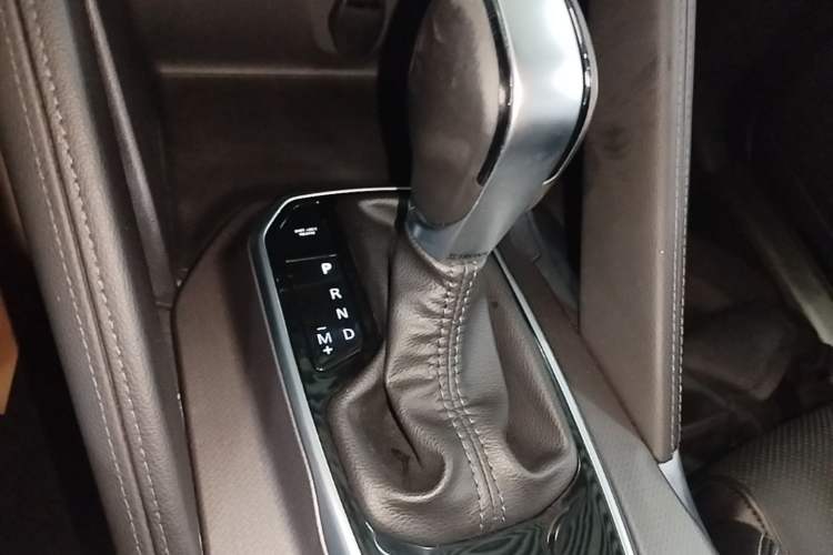 Used Renault Koleos 2017 2.0L Two-Wheel Drive Luxury Edition Gear Lever