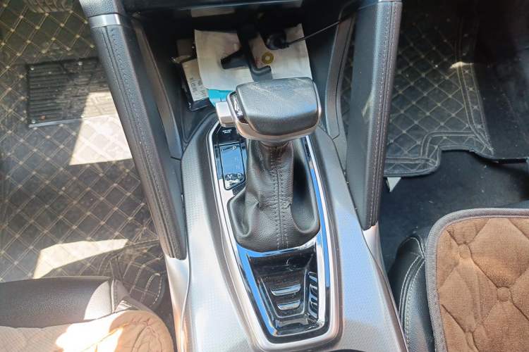 Used Renault Koleos 2017 2.0L Two-Wheel-Drive Leading Edition Gear Lever