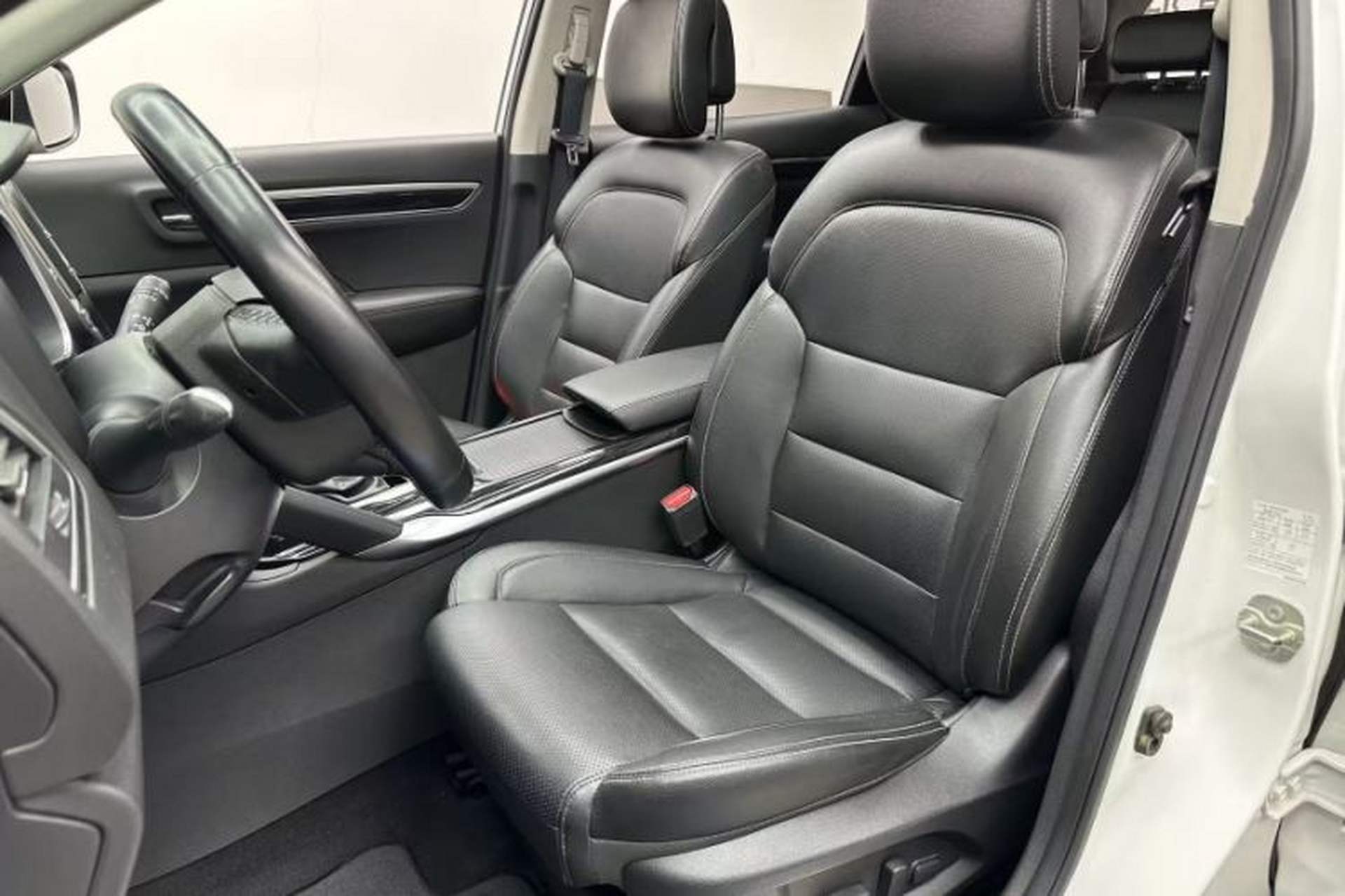 Used Renault Koleos 2017 2.5L Four-Wheel Drive Ultimate Edition Interior 12