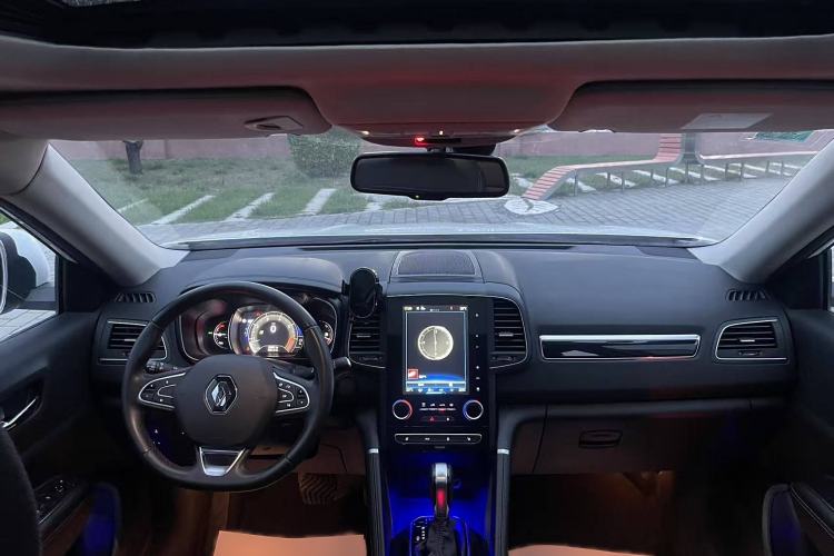 Used Renault Koleos 2017 2.5L Four-Wheel Drive Ultimate Edition Interior 2