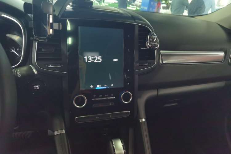 Used Renault Koleos 2017 2.0L Two-Wheel Drive Luxury Edition Interior 3