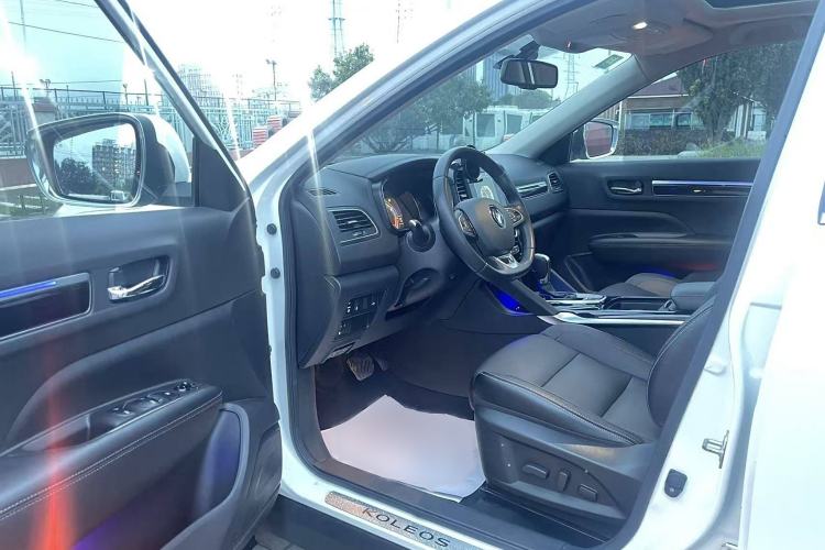 Used Renault Koleos 2017 2.5L Four-Wheel Drive Ultimate Edition Interior 4