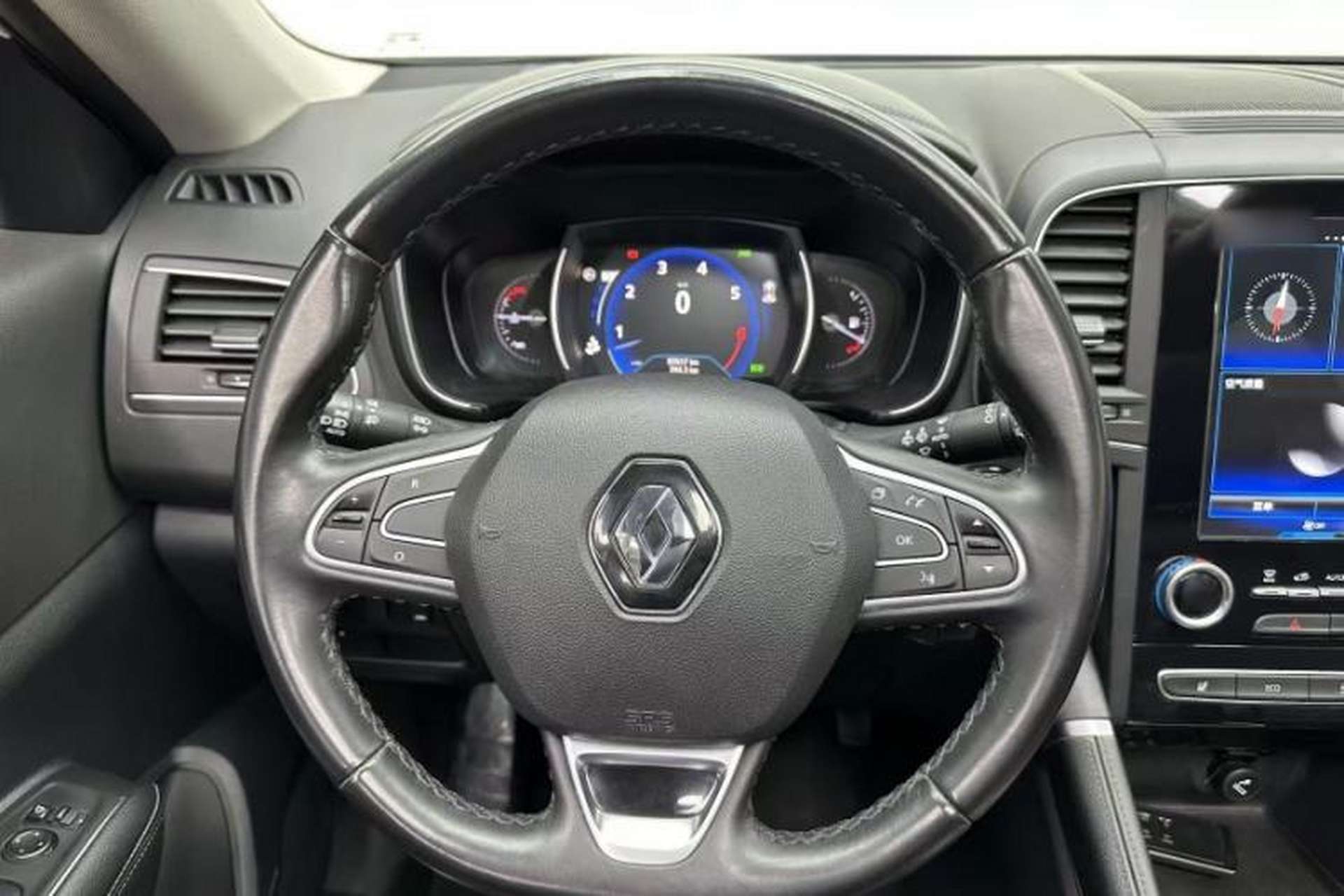 Used Renault Koleos 2017 2.5L Four-Wheel Drive Ultimate Edition Interior 7