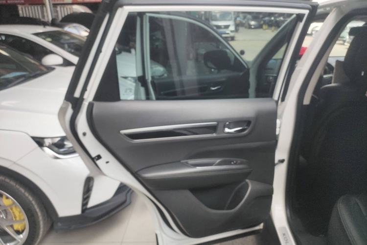 Used Renault Koleos 2017 2.5L Four-Wheel Drive Ultimate Edition Interior 8