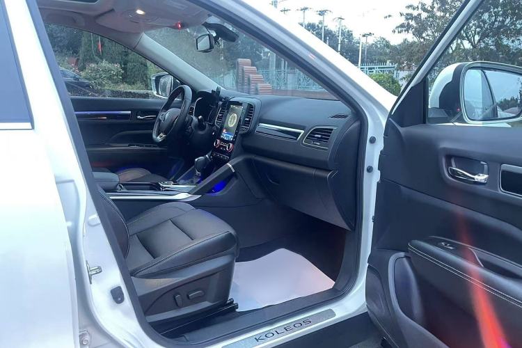 Used Renault Koleos 2017 2.5L Four-Wheel Drive Ultimate Edition Interior 8