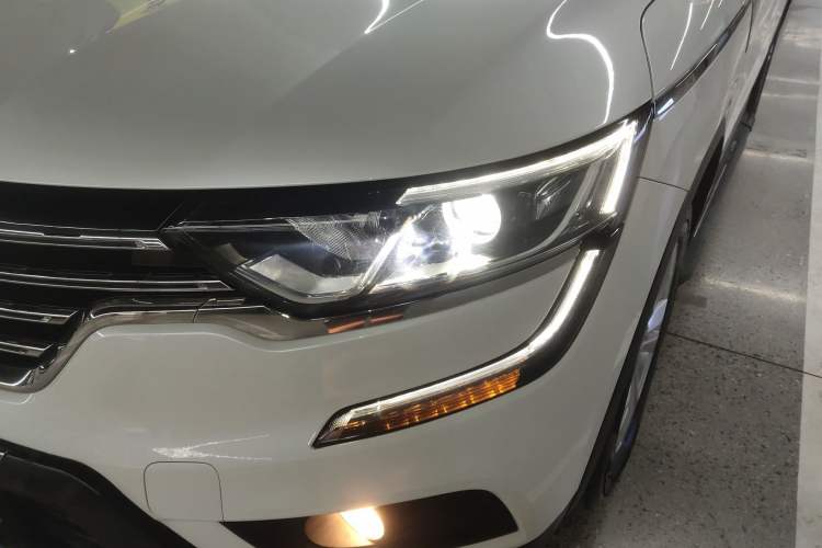 Used Renault Koleos 2017 2.0L Two-Wheel Drive Comfort Edition Left Front Headlight