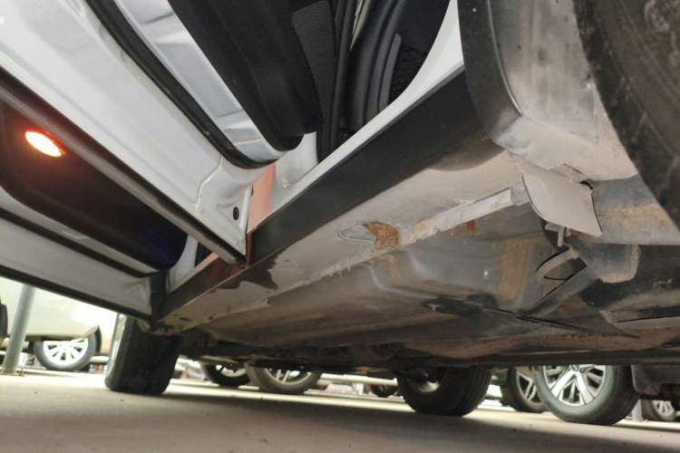 Used Renault Koleos 2017 2.0L Two-Wheel-Drive Leading Edition Left Side Sill
