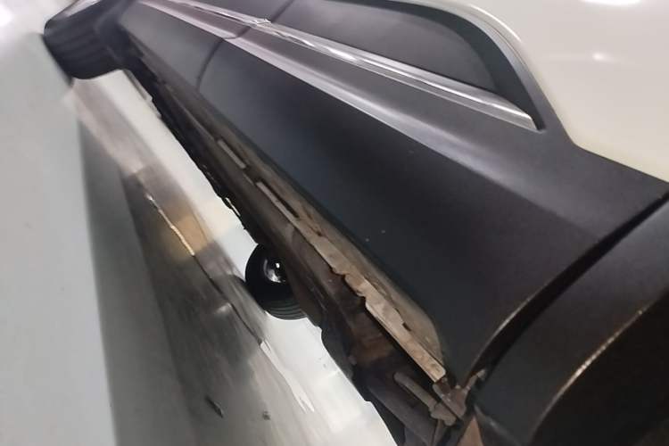 Used Renault Koleos 2017 2.0L Two-Wheel Drive Luxury Edition Left Side Sill