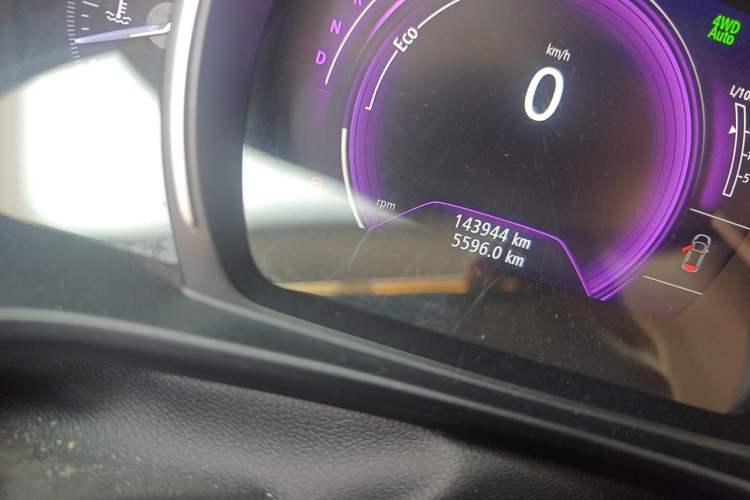 Used Renault Koleos 2017 2.5L Four-Wheel Drive Premium Edition Odometer Close Up