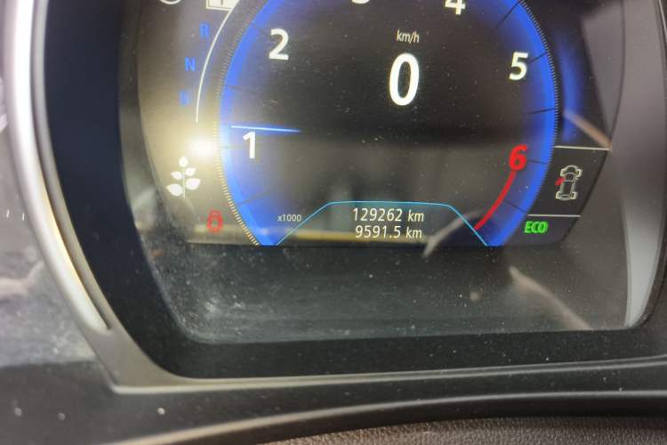 Used Renault Koleos 2017 2.5L Four-Wheel Drive Ultimate Edition Odometer Close Up