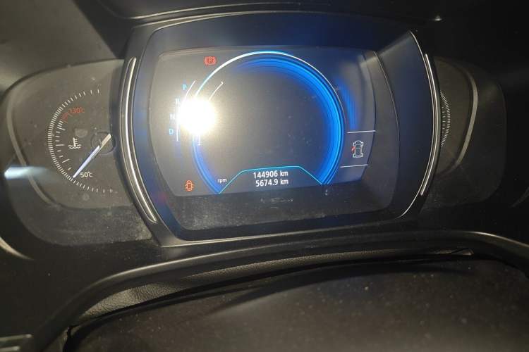 Used Renault Koleos 2017 2.0L Two-Wheel Drive Luxury Edition Odometer Close Up