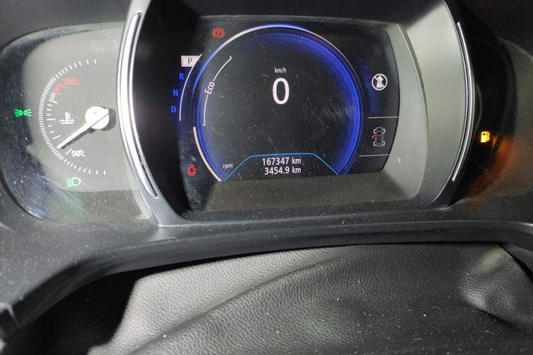Used Renault Koleos 2017 2.0L Two-Wheel Drive Luxury Edition Odometer Close Up