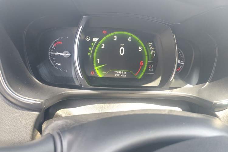 Used Renault Koleos 2017 2.0L Two-Wheel Drive Comfort Edition Odometer Close Up