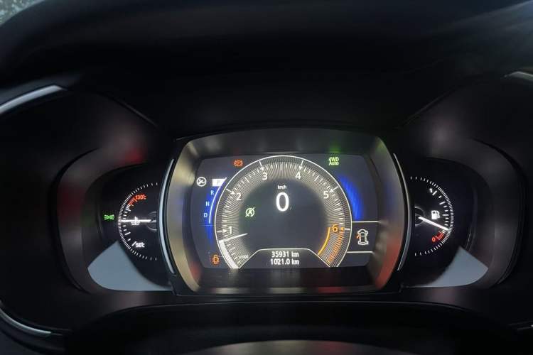 Used Renault Koleos 2017 2.5L Four-Wheel Drive Ultimate Edition Odometer Close Up