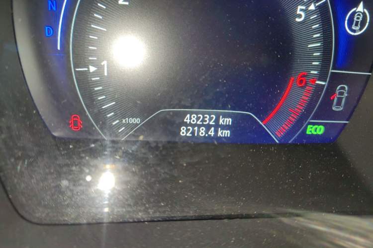 Used Renault Koleos 2017 2.5L Four-Wheel Drive Ultimate Edition Odometer Close Up