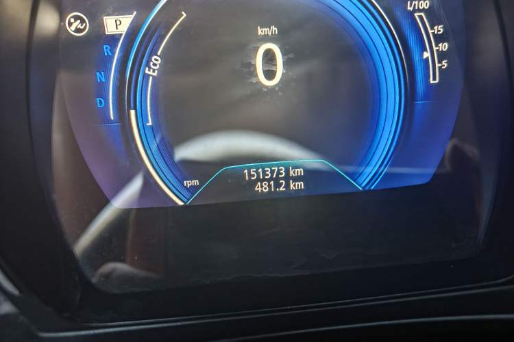 Used Renault Koleos 2017 2.5L Four-Wheel Drive Premium Edition Odometer Close Up