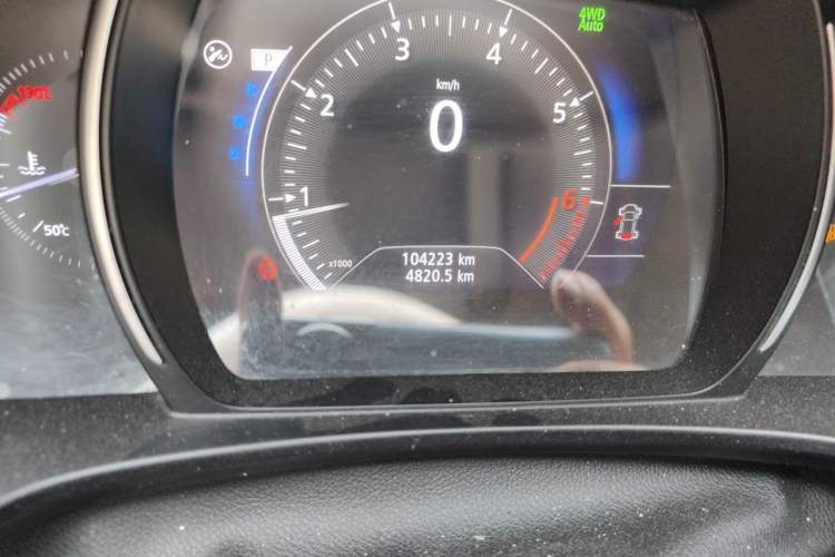 Used Renault Koleos 2017 2.5L Four-Wheel Drive Premium Edition Odometer Close Up