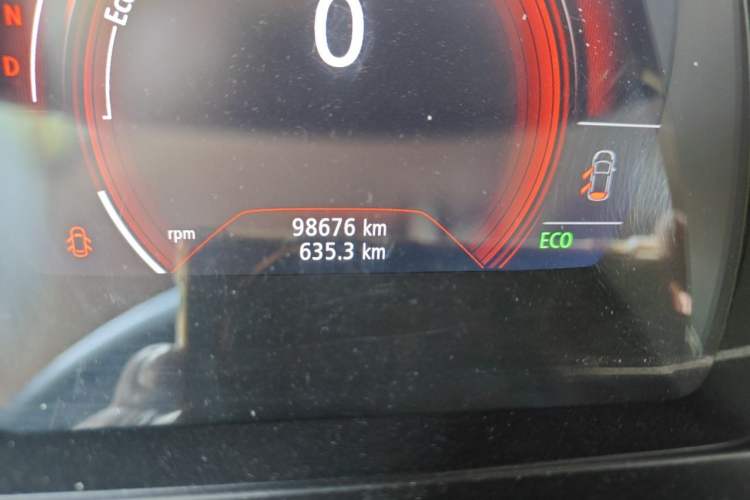 Used Renault Koleos 2017 2.5L Four-Wheel Drive Premium Edition Odometer Close Up