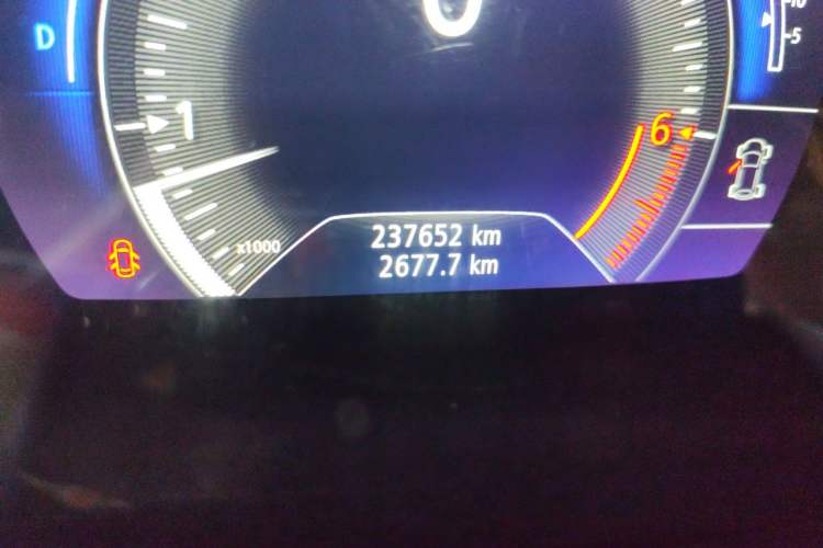 Used Renault Koleos 2017 2.0L Two-Wheel-Drive Leading Edition Odometer Close Up