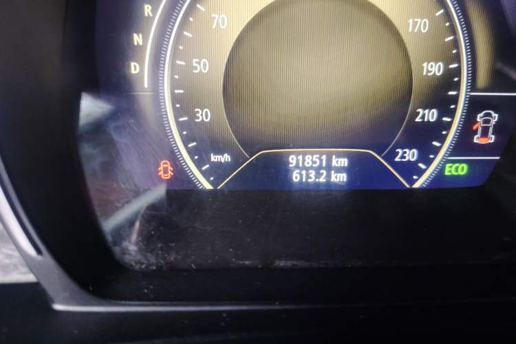 Used Renault Koleos 2017 2.5L Four-Wheel Drive Premium Edition Odometer Close Up