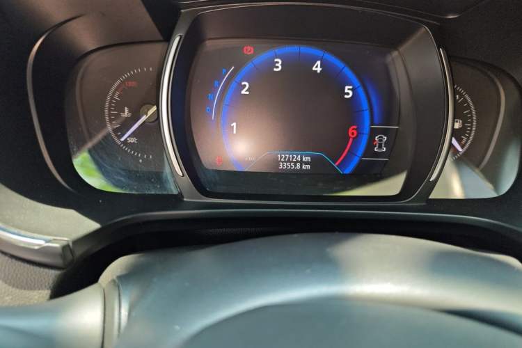 Used Renault Koleos 2017 2.5L Four-Wheel Drive Ultimate Edition Odometer Close Up