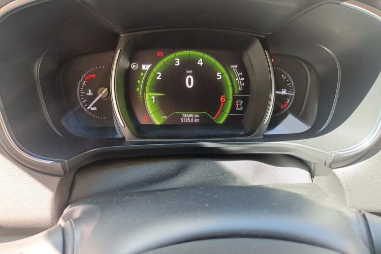 Used Renault Koleos 2017 2.0L Two-Wheel-Drive Leading Edition Odometer Close Up