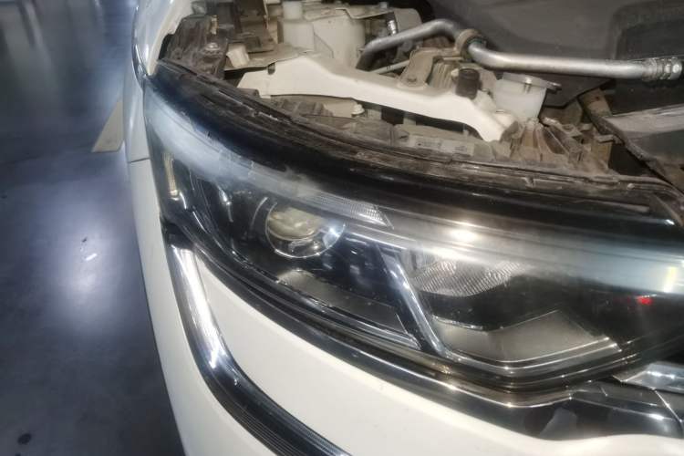 Used Renault Koleos 2017 2.5L Two-Wheel Drive Prestige Edition Right Front Headlight