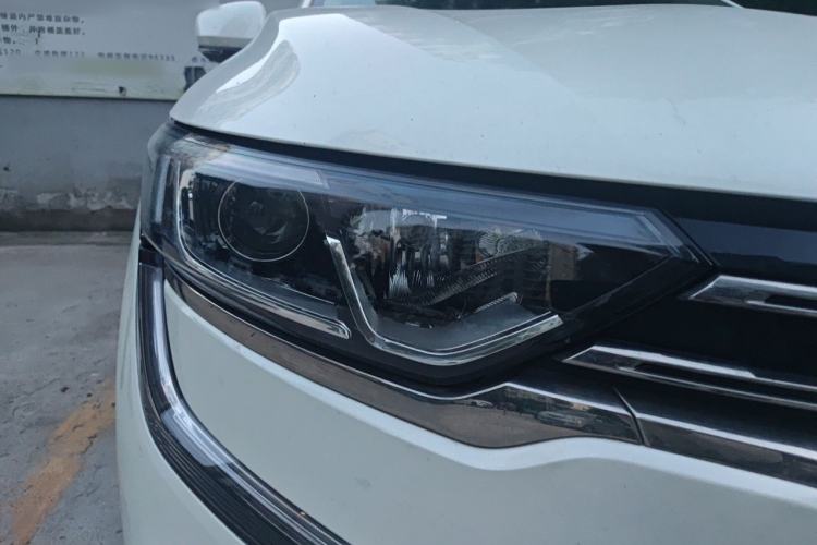 Used Renault Koleos 2017 2.5L Two-Wheel Drive Prestige Edition Right Front Headlight