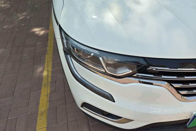 Used Renault Koleos 2017 2.0L Two-Wheel Drive Luxury Edition Right Front Headlight