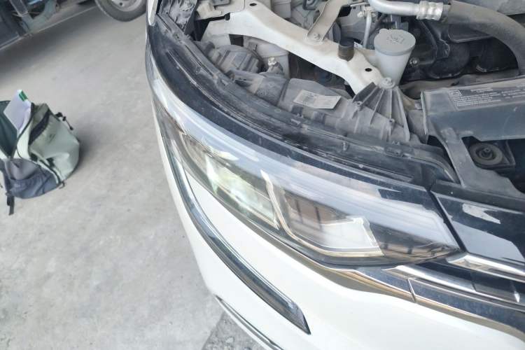 Used Renault Koleos 2017 2.0L Two-Wheel-Drive Leading Edition Right Front Headlight