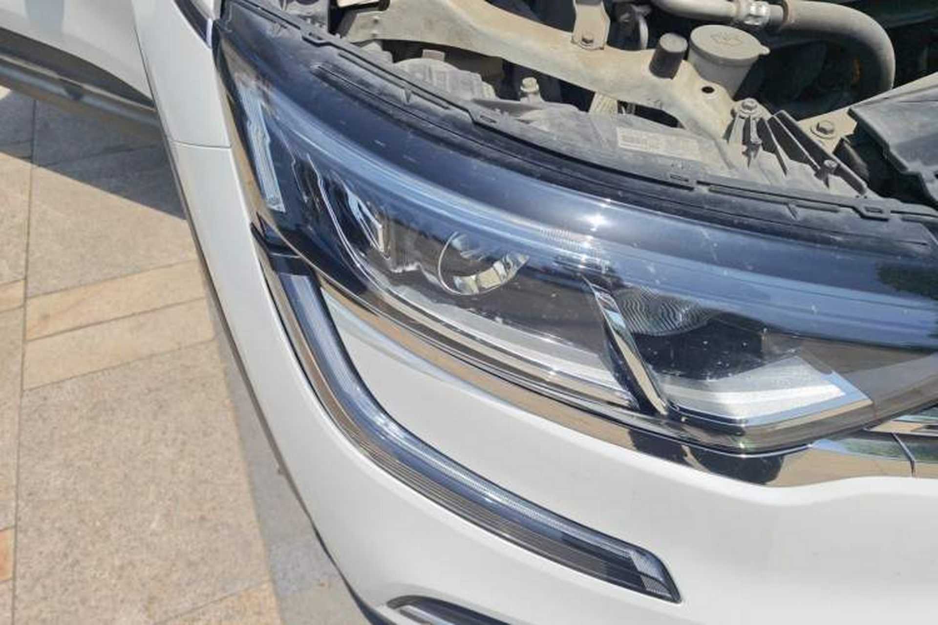 Used Renault Koleos 2017 2.0L Two-Wheel Drive Luxury Edition Right Front Headlight